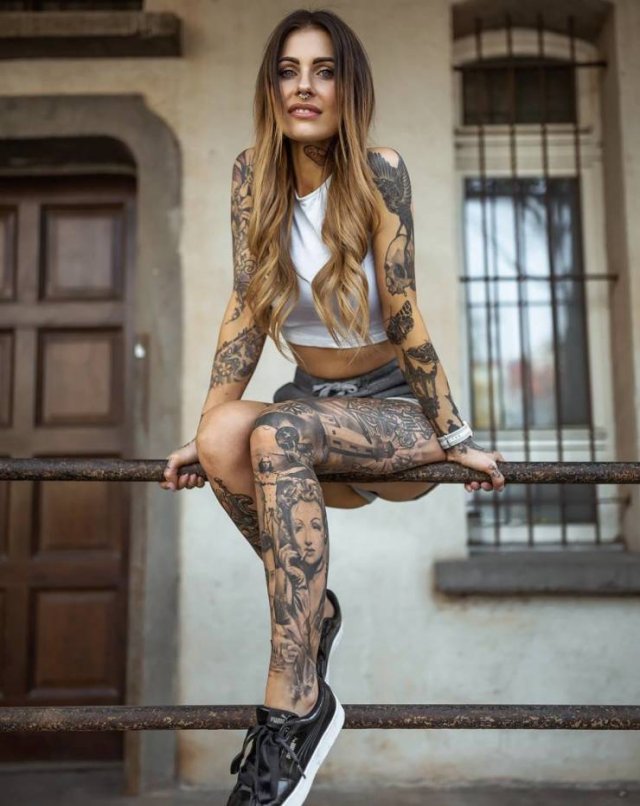 Tattooed Girls (43 pics)