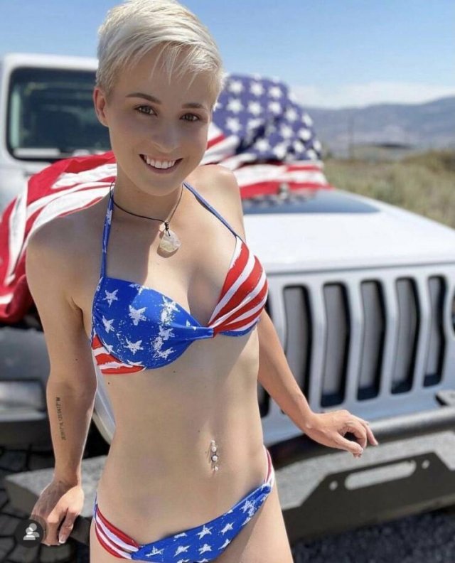 Girls And Cars (31 pics)