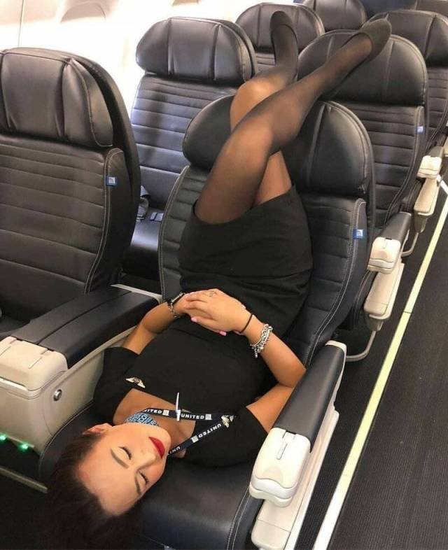 Hot Flight Attendants (29 pics)