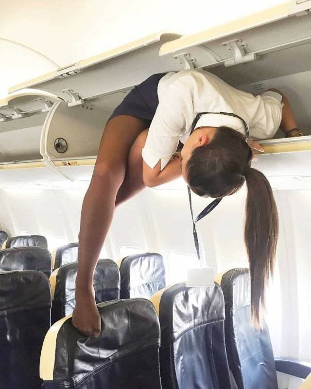 Hot Flight Attendants (29 pics)
