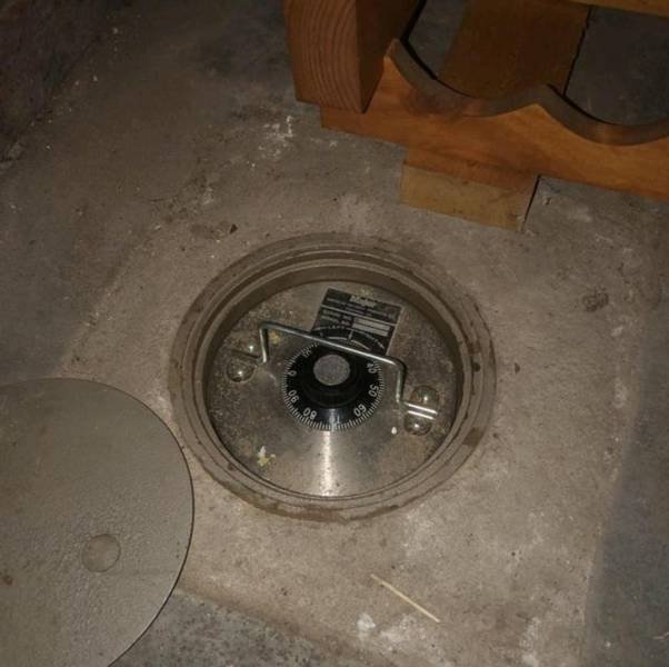 Unexpected Finds In Houses (19 pics)