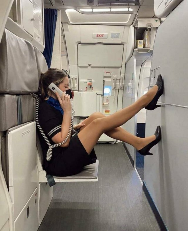 Hot Flight Attendants (29 pics)