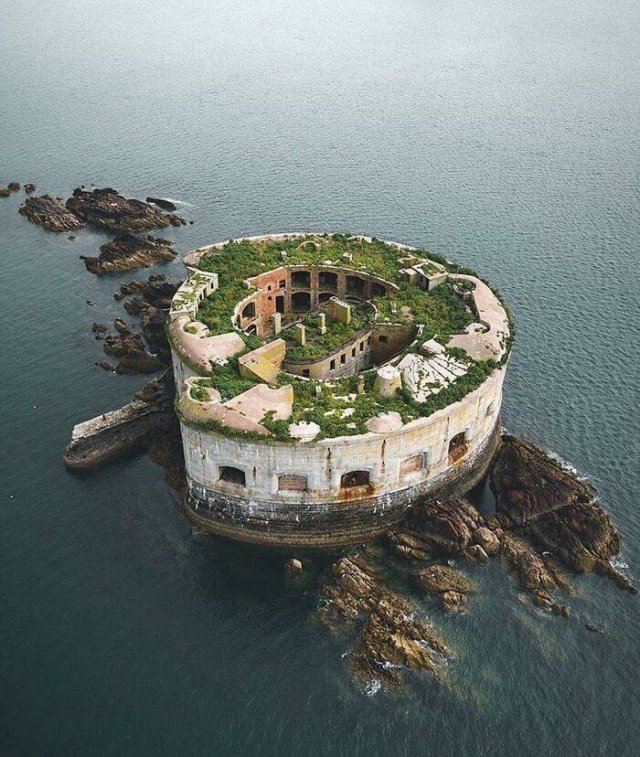 Abandoned Places (49 pics)