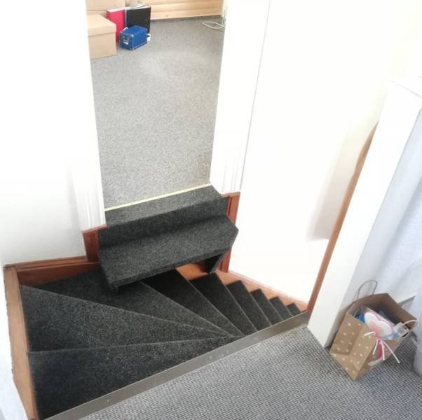 Weird Interiors And Houses (19 pics)