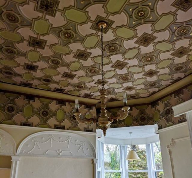 Weird Interiors And Houses (19 pics)