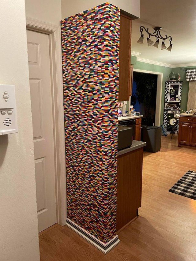 Weird Interiors And Houses (19 pics)