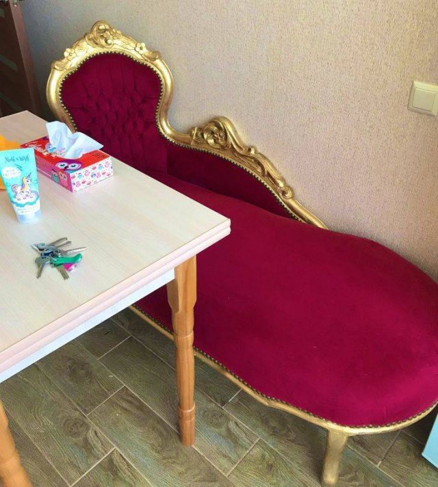Weird Interiors And Houses (19 pics)