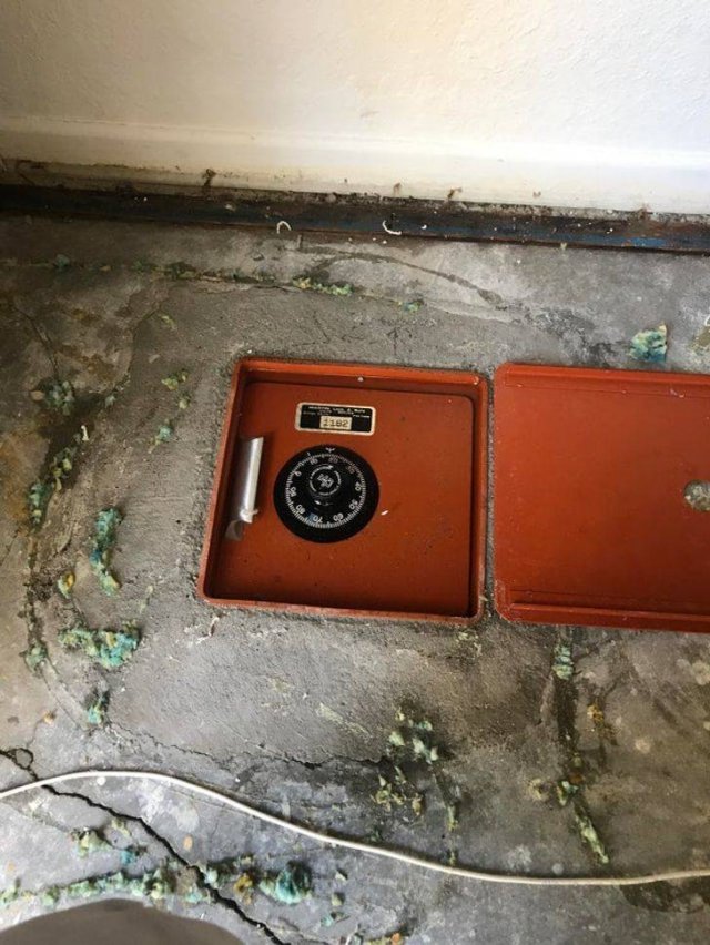 Surprises In Old Houses (19 pics)