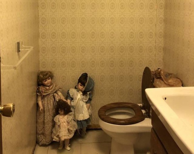 Weird Interiors And Houses (19 pics)