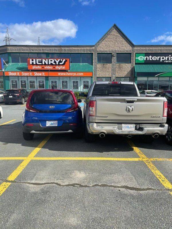 Examples Of Bad Parking  (30 pics)