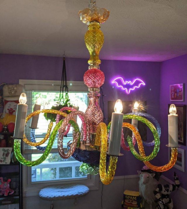 Weird Interiors And Houses (19 pics)