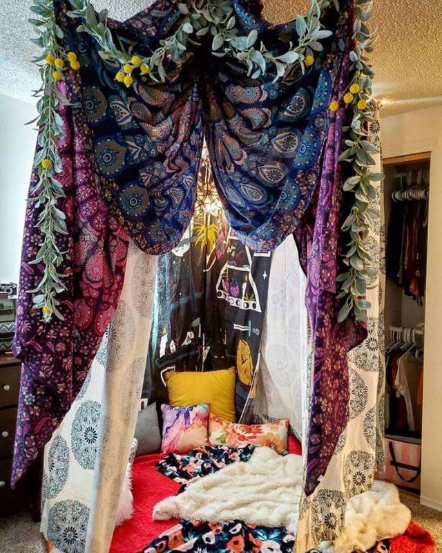 Weird Interiors And Houses (19 pics)