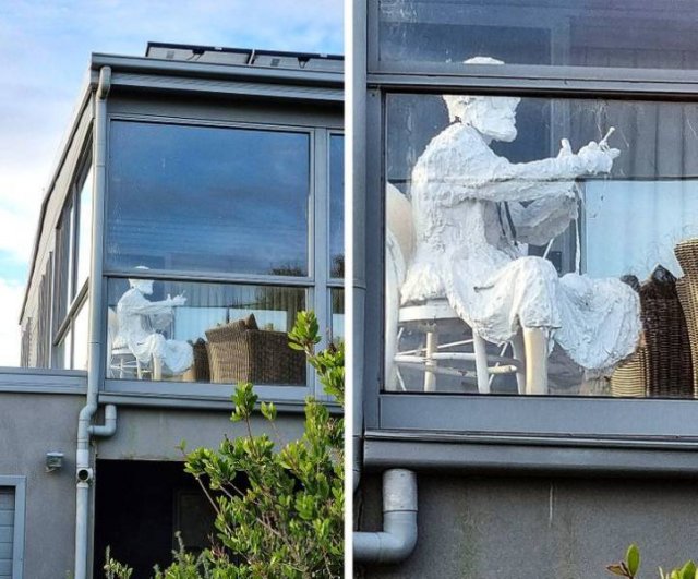 Weird Interiors And Houses (19 pics)