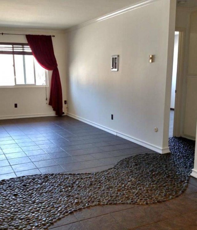 Weird Interiors And Houses (19 pics)
