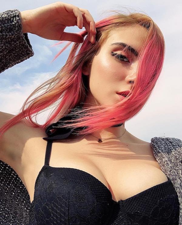Girls With Dyed Hairs (41 pics)