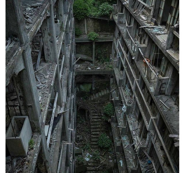 Hashima: The Abandoned Island (10 pics)