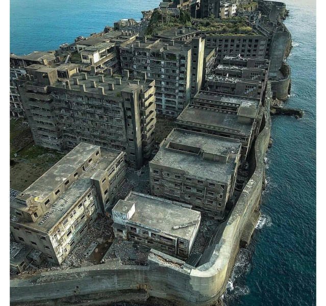 Hashima: The Abandoned Island (10 pics)