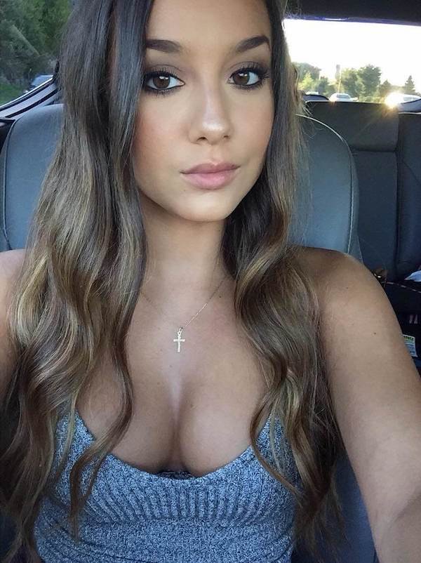 Girls In Cars (42 pics)