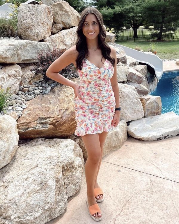 Girls In Dresses (36 pics)