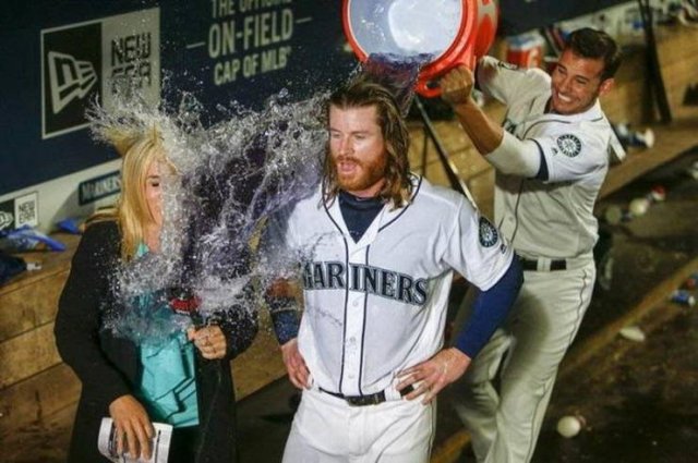 Right Moment (54 pics)
