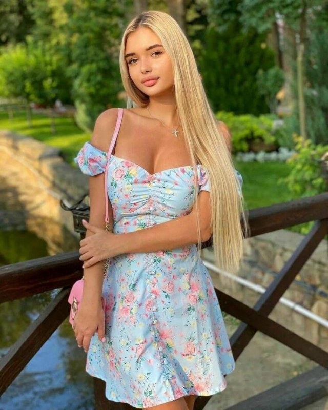 Girls In Sundresses (44 pics)