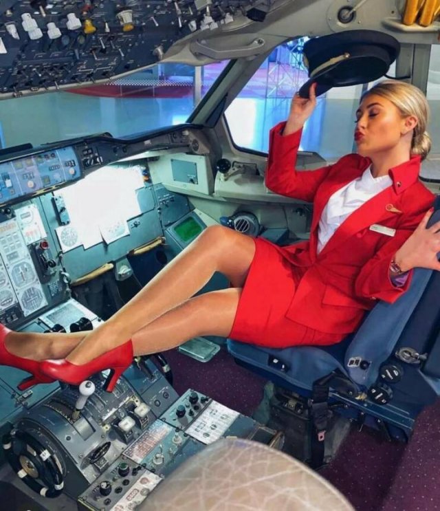 Hot Flight Attendants (33 pics)