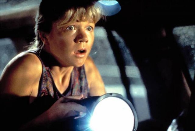 Little Girl From “Jurassic Park” Then And Now (16 pics)