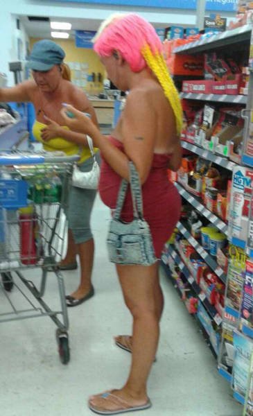 Odd People In Shops (37 pics)