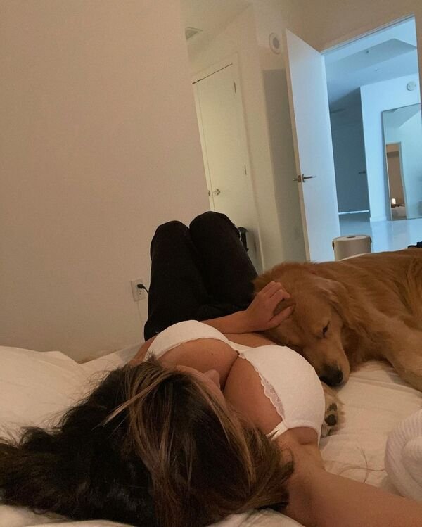 Girls And Dogs (34 pics)