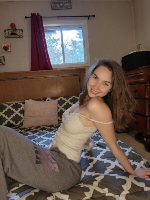 Busty Girls (36 pics)