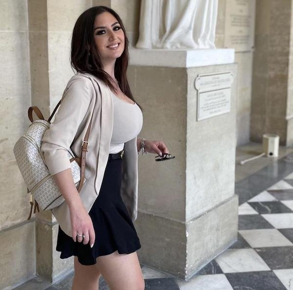 Busty Girls (36 pics)