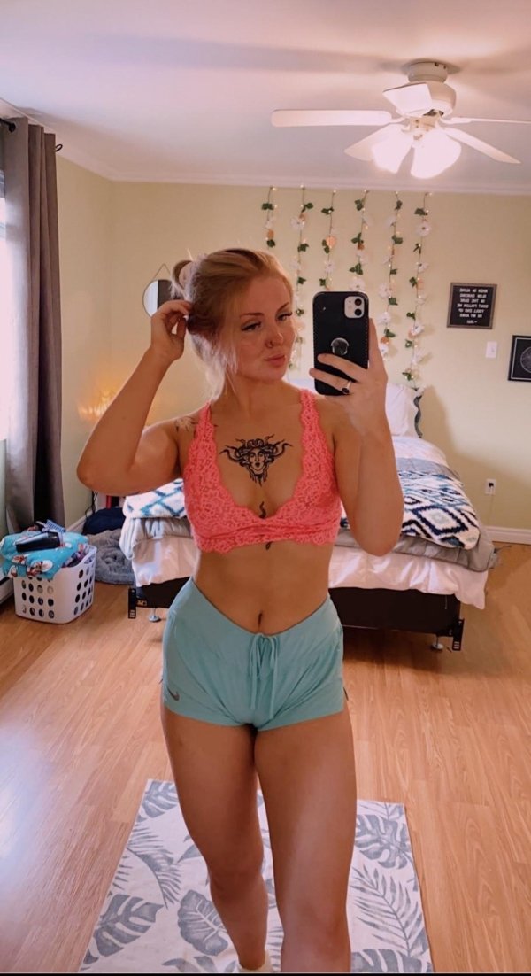 Girls In Pajamas (34 pics)