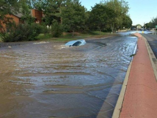 Weird Car Crashes (30 pics)