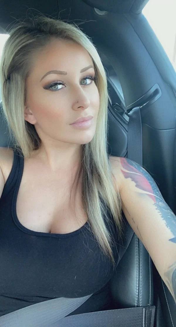Girls In Cars (45 pics)