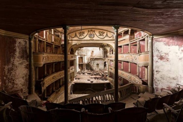 Awesome Abandoned Places (21 pics)