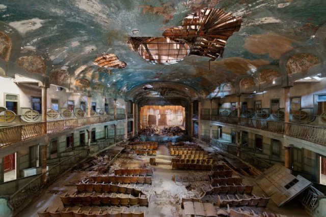 Awesome Abandoned Places (21 pics)