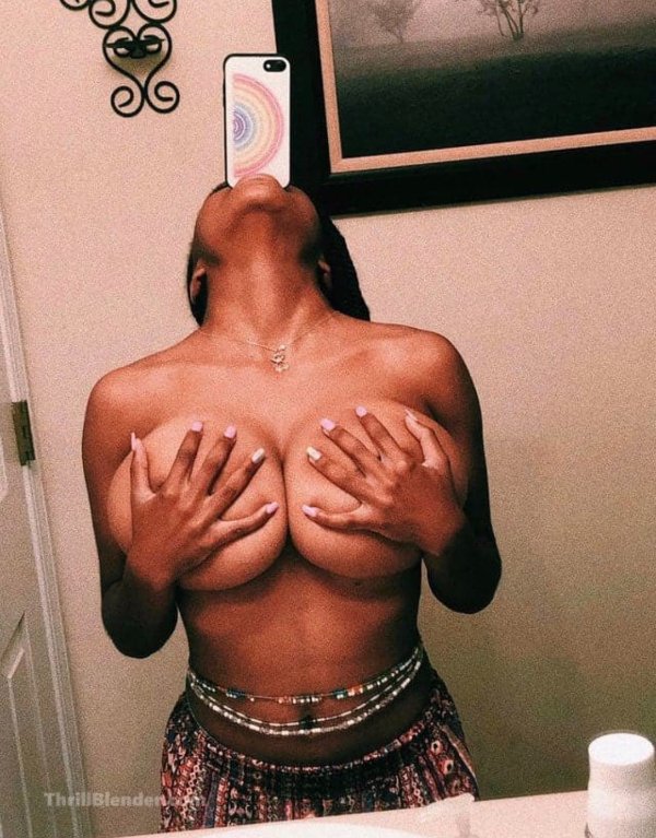 Girls With Handbras (35 pics)