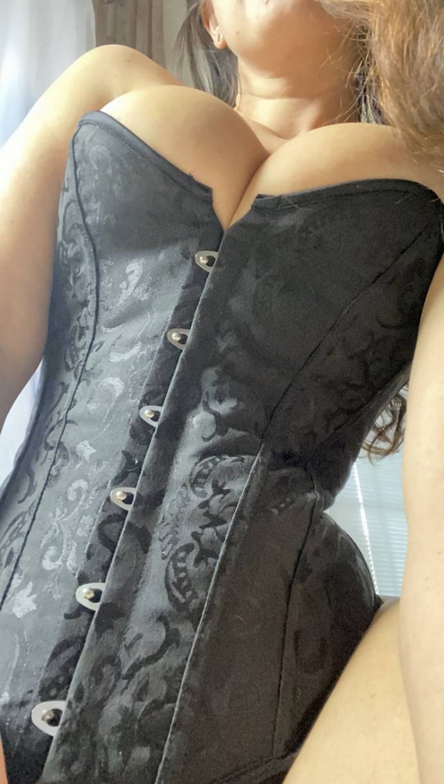 Girls In Corsets (44 pics)