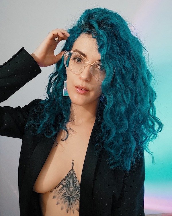Girls With Dyed Hairs (33 pics)