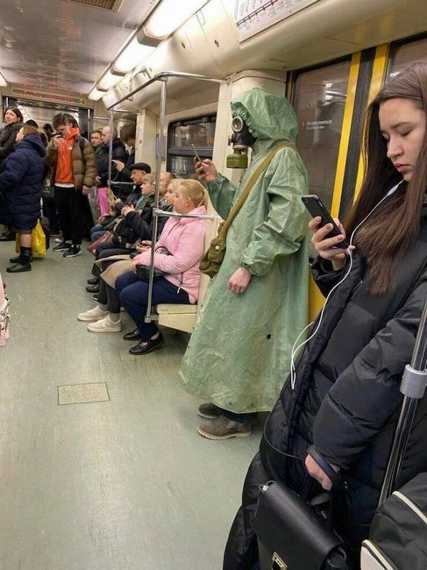 Unusual People In The Subway (35 pics)