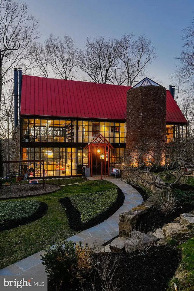 Unusual Houses And Interiors (39 pics)