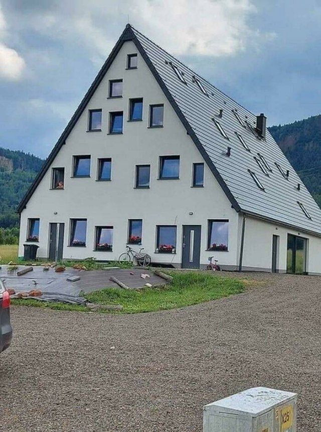 Unusual Houses And Interiors (39 pics)