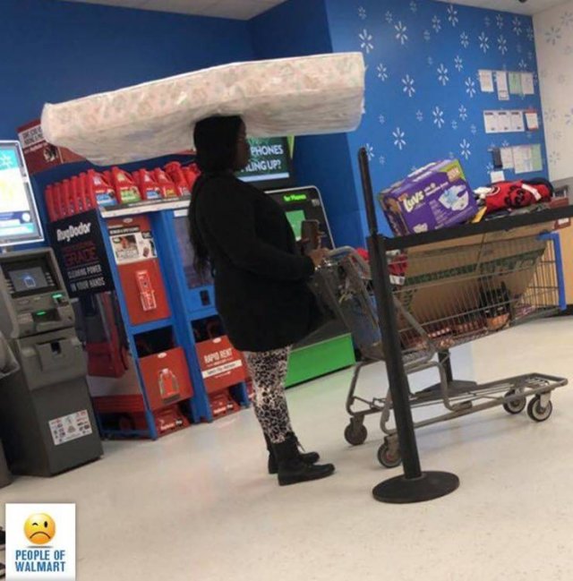 Strange People In Shops (28 pics)