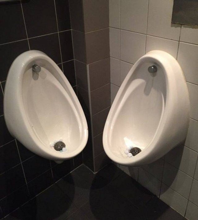 Weird And Funny Restrooms (30 pics)