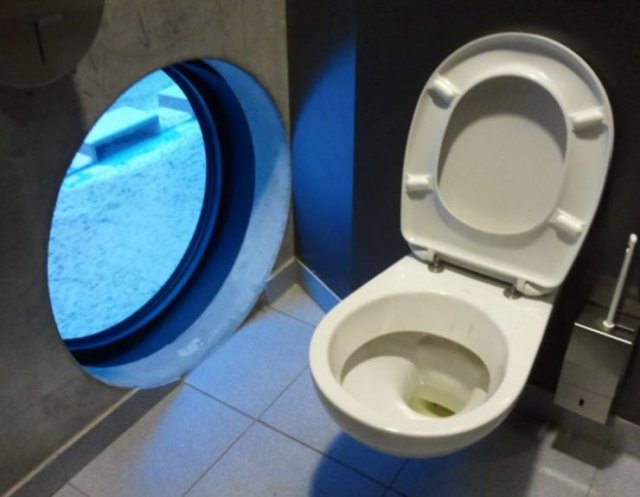 Weird And Funny Restrooms (30 pics)