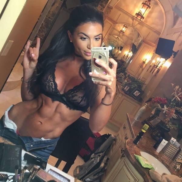 Selfie Girls (45 pics)