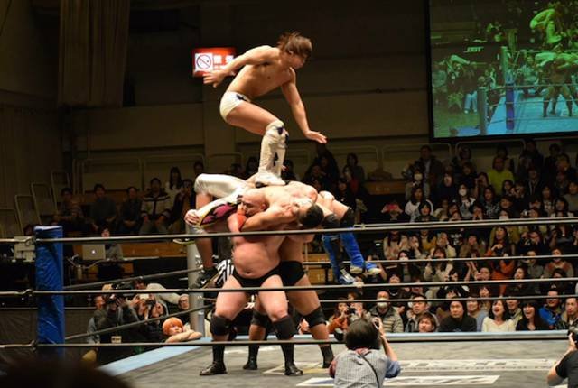 Crazy Japanese Wrestling (26 pics)