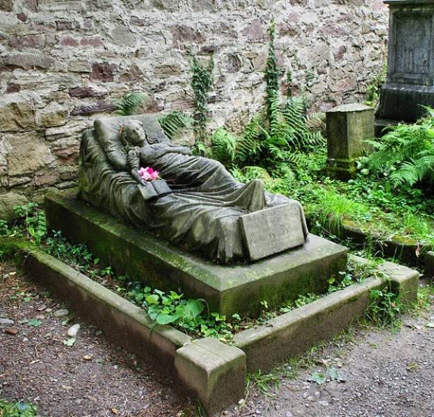 Odd Gravestones (28 pics)