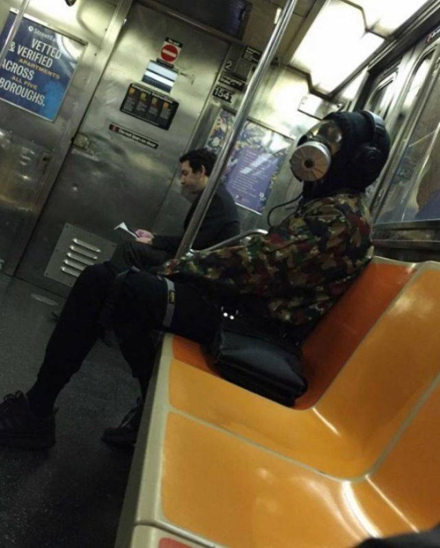 Funny People In The Subway (36 pics)