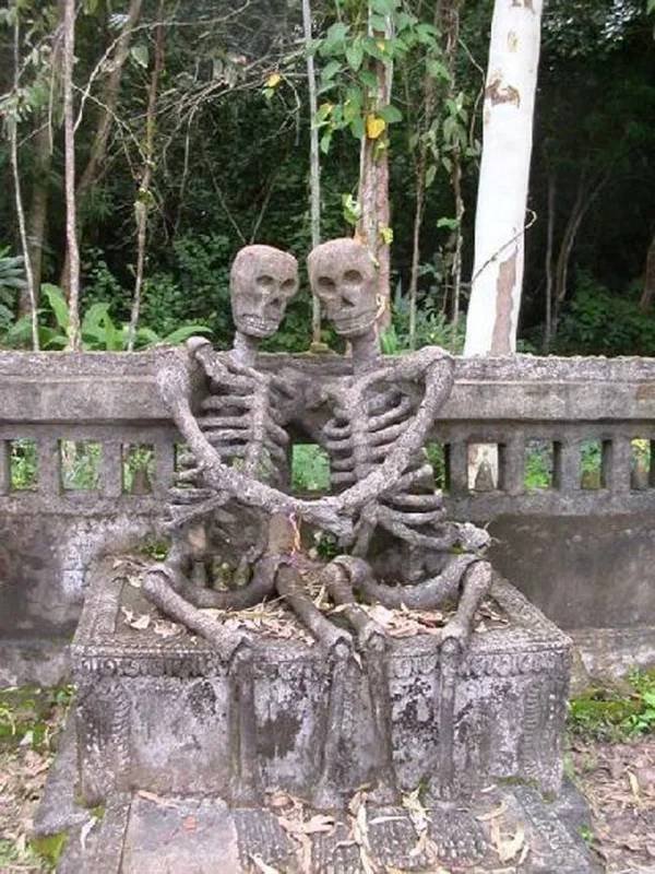 Odd Gravestones (28 pics)